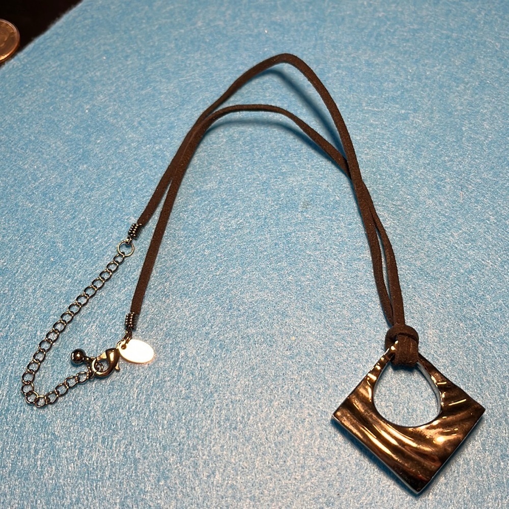 Lia Sophia 16” -19” pendant necklace w/ leather chain